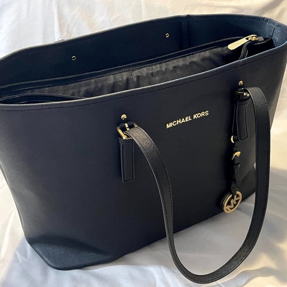 MICHAEL KORS JET SET TRAVEL MEDIUM TOTE